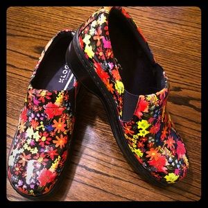 Klogs Naples mule in neon daisy size 7.5       $45